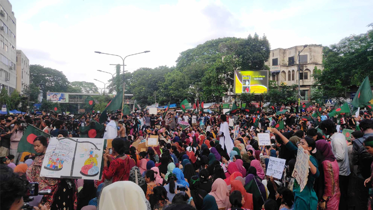 ‘বৈষম্যবিরোধী ছাত্র আন্দোলনে’ অবরুদ্ধ শাহবাগ