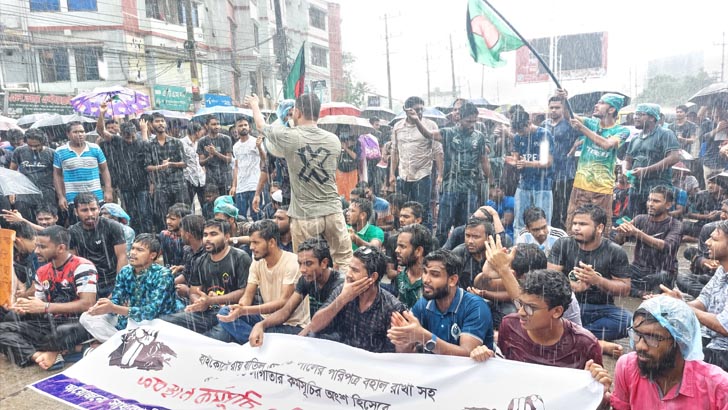 শাবিপ্রবি শিক্ষার্থীদের সিলেট-সুনামগঞ্জ মহাসড়ক অবরোধ