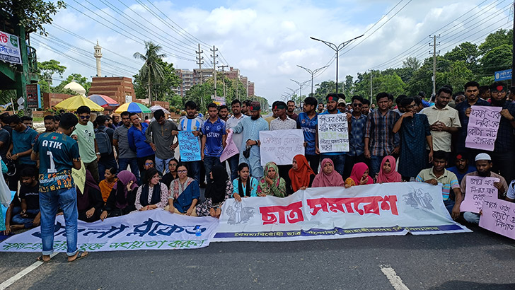 আজও জাবি শিক্ষার্থীদের ঢাকা-আরিচা মহাসড়ক অবরোধ