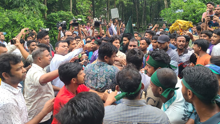 বেরোবিতে কোটা আন্দোলনকারীদের সঙ্গে ছাত্রলীগের ‘হাতাহাতি’