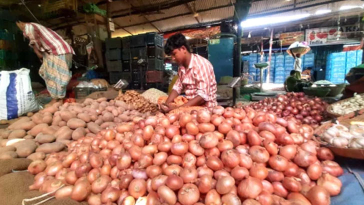 সরবরাহ সংকটের অজুহাতে লাগামহীন পেঁয়াজের দাম