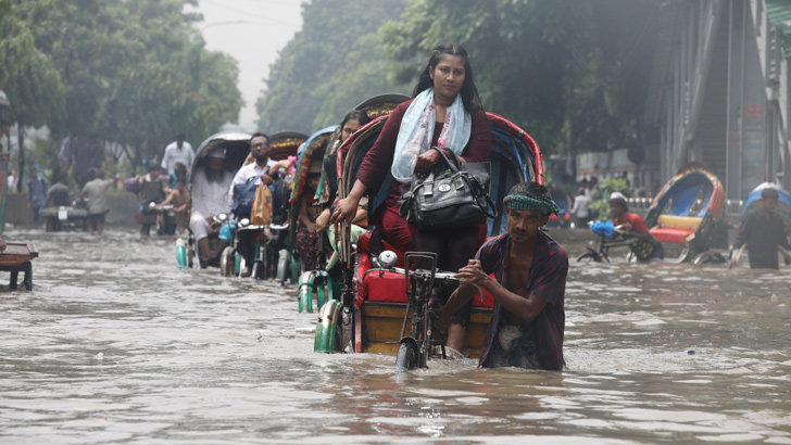 দুর্বল নিষ্কাশন ব্যবস্থায় ঢাকার জলাবদ্ধতা