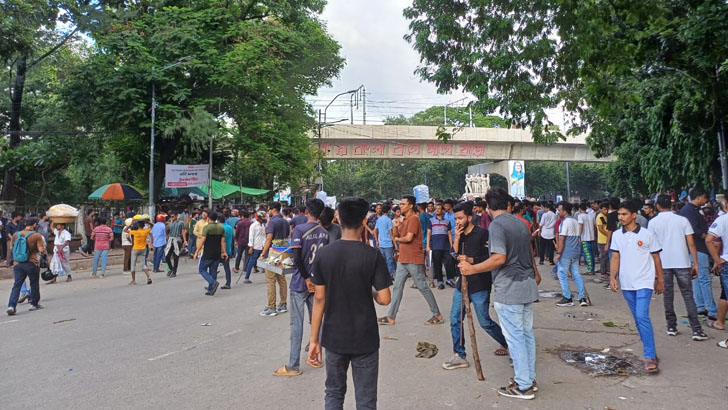 হামলার পর টিএসসি দখলে নিল ছাত্রলীগ