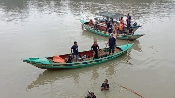 বাল্কহেডের ধাক্কায় পিকনিকের ট্রলার ডুবি, দুজনের লাশ উদ্ধার 