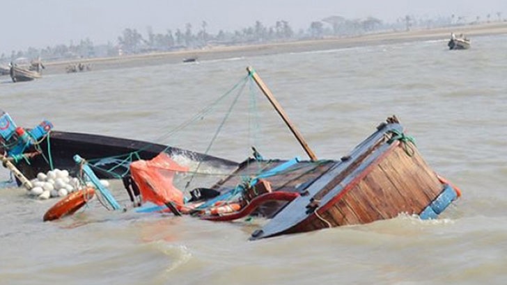 বঙ্গোপসাগরে পাঁচ ট্রলার ডুবি, ৪৭ জেলে উদ্ধার, নিখোঁজ ২