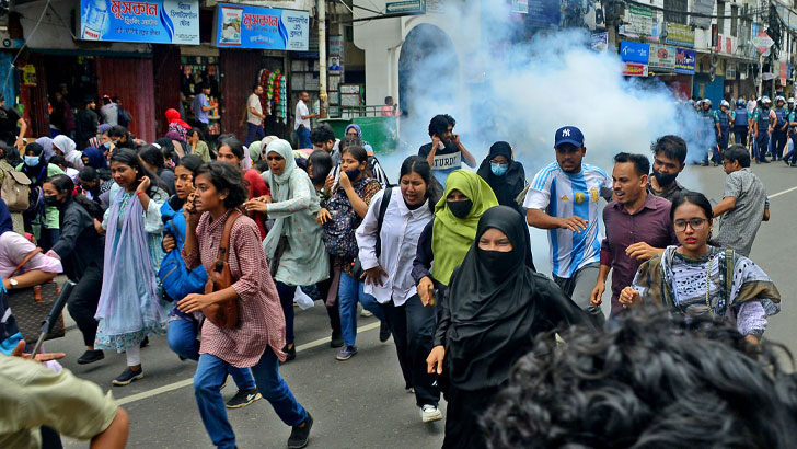 চট্টগ্রামে বিক্ষোভের চেষ্টা শিক্ষার্থীদের, পুলিশ ও সরকারদলীয় নেতাকর্মীদের বাধায় ছত্রভঙ্গ