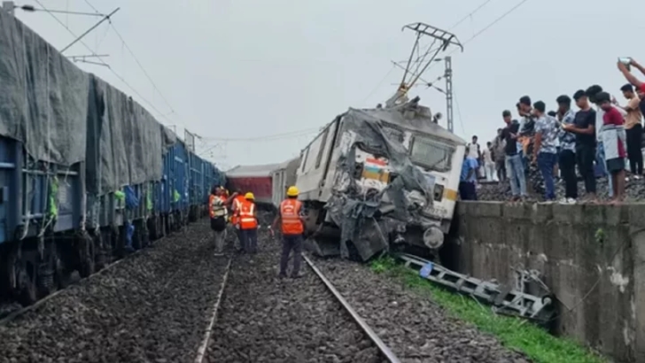 ভারতে যাত্রীবাহী ট্রেনের ১৮টি বগি লাইনচ্যুত, হতাহত ২২ 