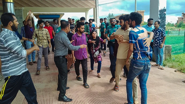 ‘বিপদে পড়ছি ছেলেদের ভাত খাওয়াইয়া’