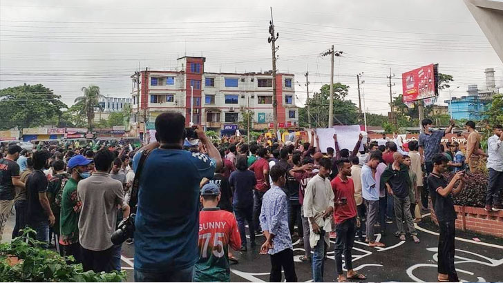 সিলেটে বিক্ষোভকারীদের সঙ্গে পুলিশের সংঘর্ষ, টিয়ারশেল-সাউন্ড গ্রেনেড নিক্ষেপ