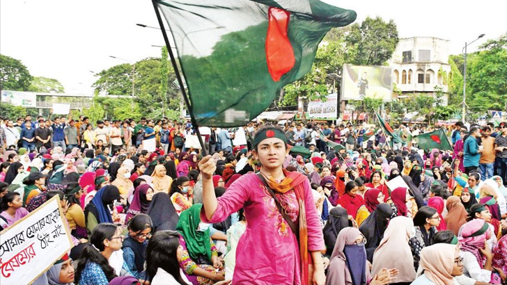 স্তম্ভিত হয়েই ভাবি