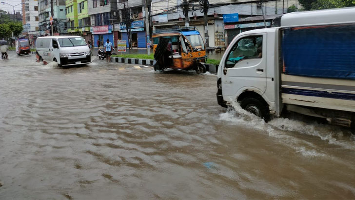 টানা বৃষ্টিতে তলিয়ে গেছে বরিশাল