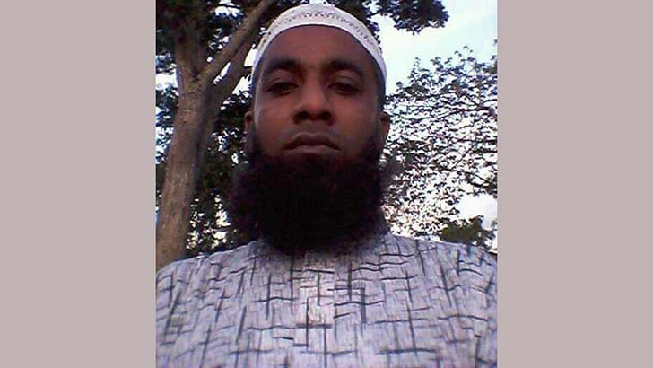 চোখে গুলি লেগে ঘাড় দিয়ে বের হয় মুয়াজ্জিনের, ৩ সন্তান নিয়ে বিপাকে স্ত্রী