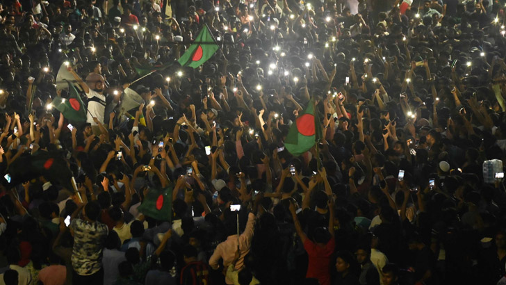 ফুঁসে উঠেছে ছাত্র-জনতা