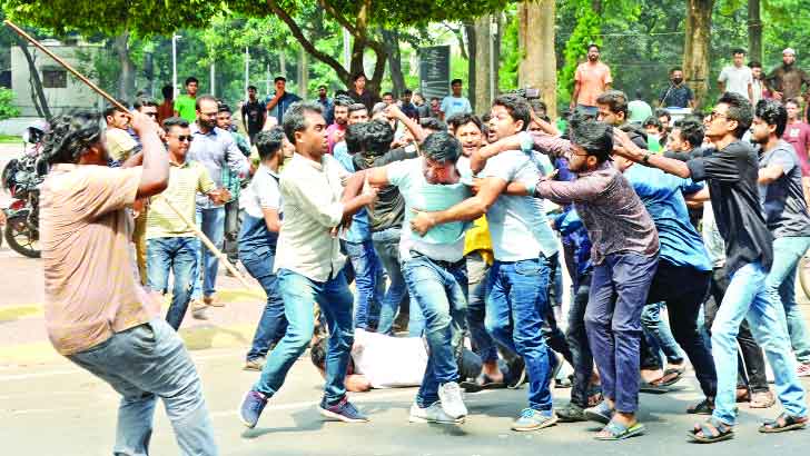 ছাত্রলীগ বশীকরণ ফর্মুলা : সংস্কার করে ভাবমূর্তি পুনরুদ্ধার সম্ভব