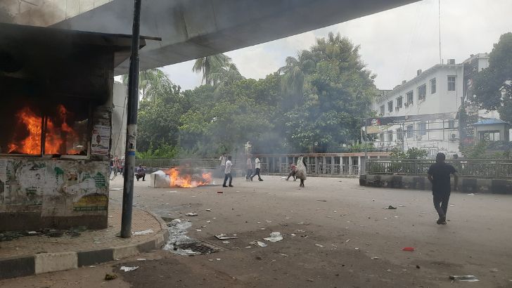 জাতীয় প্রেসক্লাব এলাকা রণক্ষেত্রে