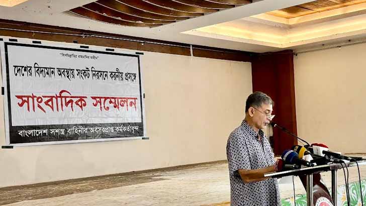 ‘সশস্ত্র বাহিনীকে ছাত্র-জনতার মুখোমুখি দাঁড় করাবেন না’ 