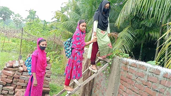 চরফ্যাশনে চলাচলের পথ আটকিয়ে প্রতিবেশীকে অবরুদ্ধ