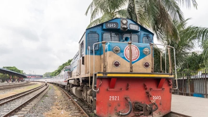 অনির্দিষ্টকালের জন্য সবধরনের ট্রেন চলাচল বন্ধ