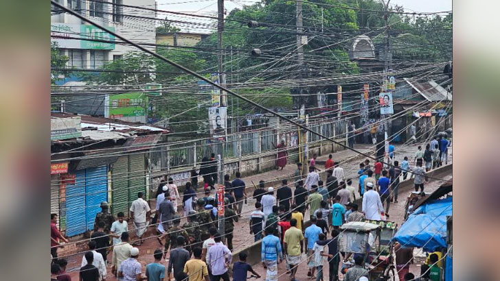 রাজধানী অভিমুখী শিক্ষার্থীরা, গাজীপুরে সড়কে নেই আ.লীগ নেতারা 