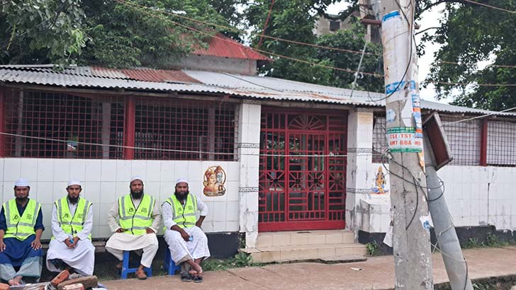 গাজীপুরে মন্দির পাহারায় ইসলামী আন্দোলন