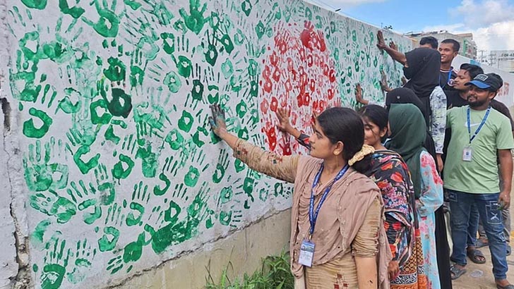 বিভিন্ন স্থানে শিক্ষার্থীদের ট্রাফিক নিয়ন্ত্রণ, দেওয়াল লিখন ও গ্রাফিতি অঙ্কন