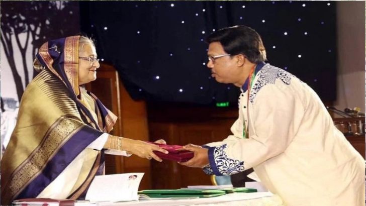 পদত্যাগ করতে হলো শিল্পকলার লিয়াকত আলী লাকীকেও