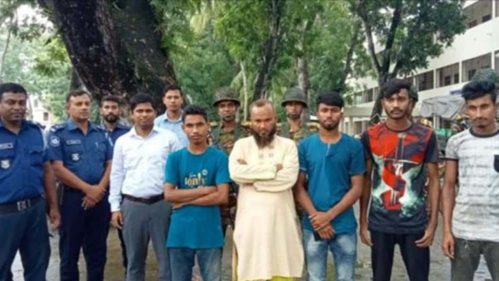 শিবচরে সরকারি বালু বিক্রির দায়ে ৫ জনের কারাদণ্ড  