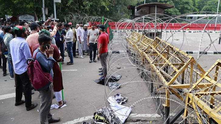 আ.লীগের ‘মার্চ টু ধানমন্ডি ৩২ নম্বর’ কর্মসূচি, ছাত্র-জনতার বাধা