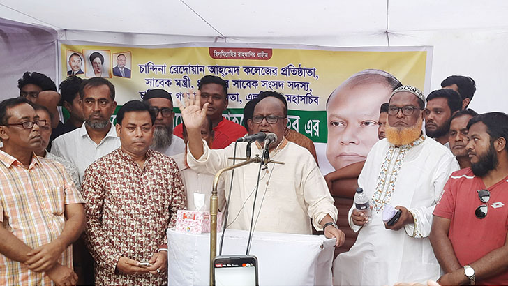 শিক্ষার্থীদের স্যালুট দিলেন বীর মুক্তিযোদ্ধা রেদোয়ান আহমেদ