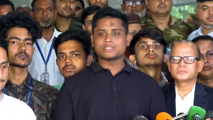 আন্দোলনকারীদের চিকিৎসার বিষয়ে যা জানালেন সমন্বয়ক হাসনাত আব্দুল্লাহ