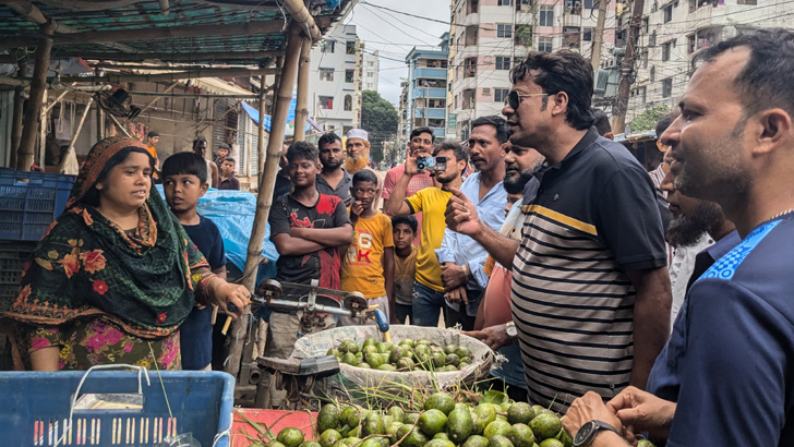 আদাবরে বাজার মনিটরিংয়ে বিএনপির নেতাকর্মীরা