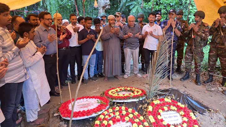 শহিদ ওমরের প্রতি শ্রদ্ধা মুক্তিযুদ্ধ মন্ত্রণালয় উপদেষ্টার