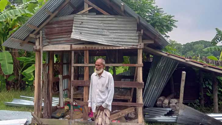 মঠবাড়িয়ায় প্রবাসীর বসতঘর ভাঙচুর ও মালামাল লুটের অভিযোগ