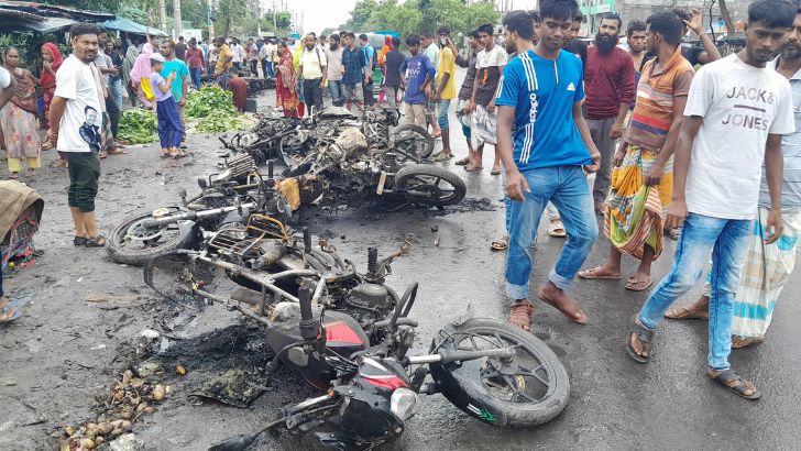 ঝুট ব্যবসার নিয়ন্ত্রণ নিতে গাজীপুরে দুই গ্রুপের সংঘর্ষ গুলি ভাংচুর অগ্নিসংযোগ