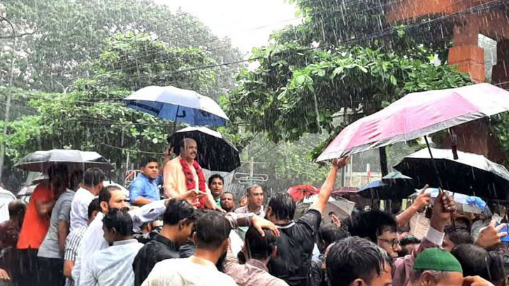 ৮ বছর পর কারামুক্ত আসলাম চৌধুরী, কারাফটকে নেতাকর্মীদের ঢল