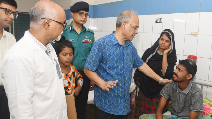 আহতদের জন্য সব ধরনের ব্যবস্থা নিচ্ছে সরকার: স্বরাষ্ট্র উপদেষ্টা