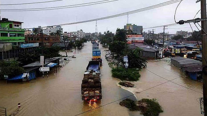 পানিতে তলিয়ে গেছে ঢাকা-চট্টগ্রাম মহাসড়ক 