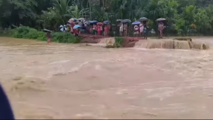 পেকুয়ায় টানা বর্ষণ ও বেড়িবাঁধ ভেঙে পাহাড়ি ঢলে ২০ গ্রাম প্লাবিত