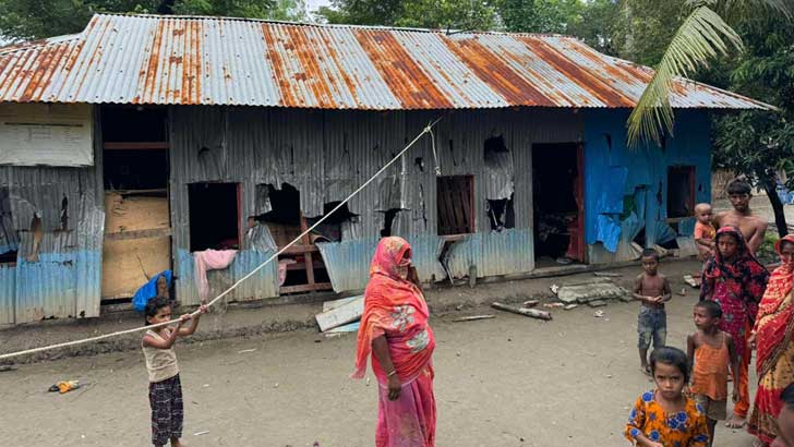 কোম্পানীগঞ্জে বসতবাড়িতে হামলা ভাঙচুর লুটপাট