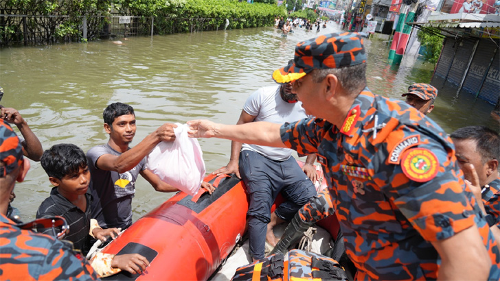 বন্যাদুর্গত এলাকা ও উদ্ধারকাজ পরিদর্শন ফায়ার সার্ভিস ডিজির, ৭৭৯ জন উদ্ধার