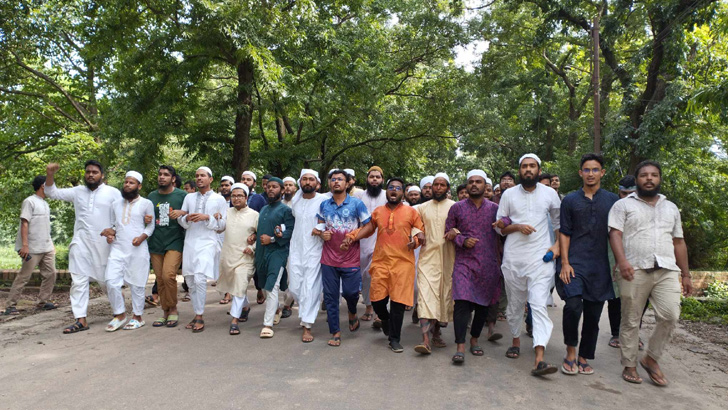 ভারতীয় আগ্রাসনের বিরুদ্ধে জাবিতে বিক্ষোভ মিছিল, পণ্য বর্জনের ডাক