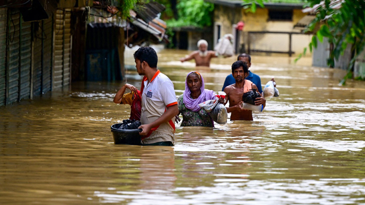 ধীরগতিতে উন্নতি হচ্ছে বন্যা পরিস্থিতির