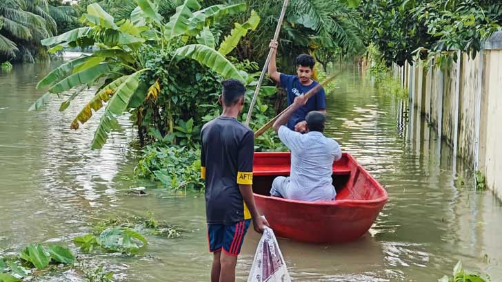 পানিবন্দি ফেনীর লাখ লাখ মানুষ 