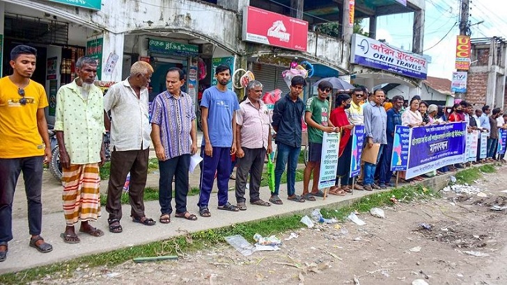 গণতান্ত্রিক-অসাম্প্রদায়িক রাষ্ট্র বিনির্মাণের দাবিতে গাইবান্ধায় সুজন’র মানববন্ধন