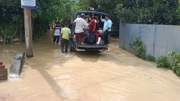 কুমিল্লার বুড়িচংয়ে পানিবন্দি মানুষদের অবস্থা