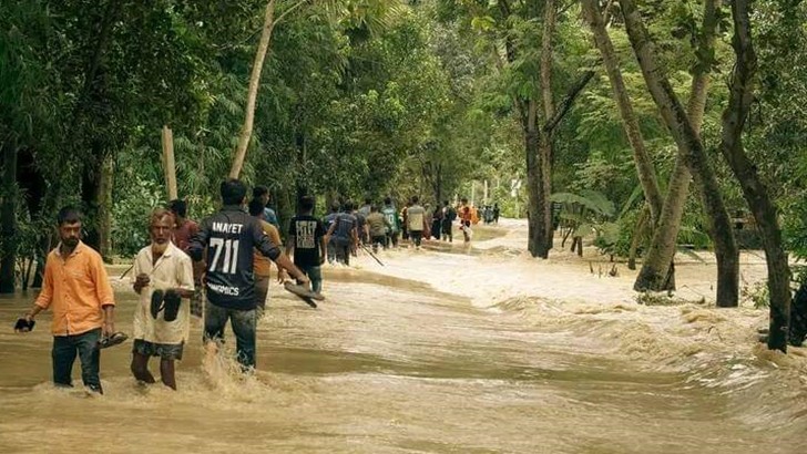 কুমিল্লার বুড়িচংয়ে পানিবন্দি মানুষদের অবস্থা