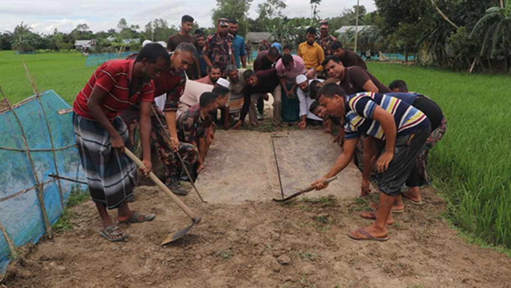 নেত্রকোনায় বিজিবি ও ছাত্র সমাজের উদ্যোগে রাস্তা সংস্কার