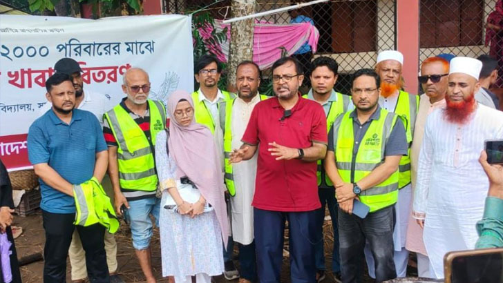 ফেনীতে এবি পার্টির খাবার বিতরণ, বন্যার্তদের ক্ষতিপূরণ ও পুনর্বাসন দাবি