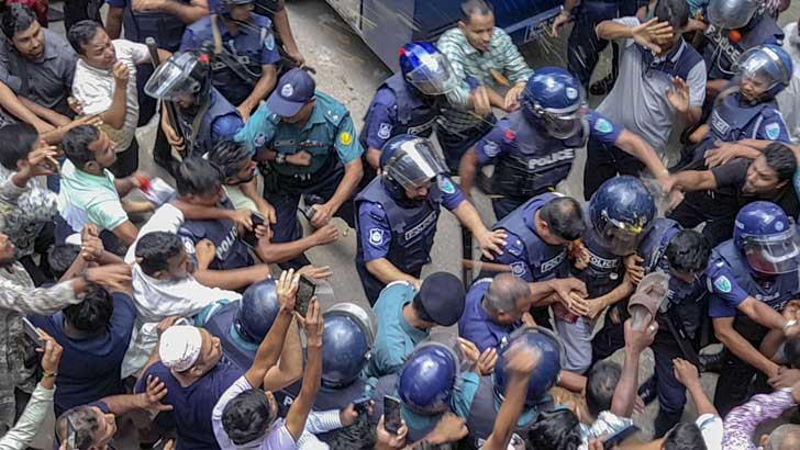 ‘আদালতে নেওয়ার সময় কাউকে আক্রমণ করা উচিৎ নয়’