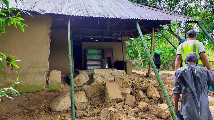 মনু নদী রেখে গেছে দগদগে ক্ষত, খোলা আকাশের নিচে কয়েকশ পরিবার